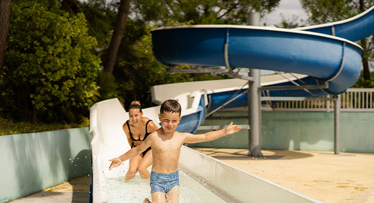 Le toboggan &agrave; profiter en famille du parc aquatique du camping La Pointe du M&eacute;doc
