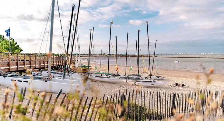 Une plage de catamaran près du Camping La Pointe du Médoc